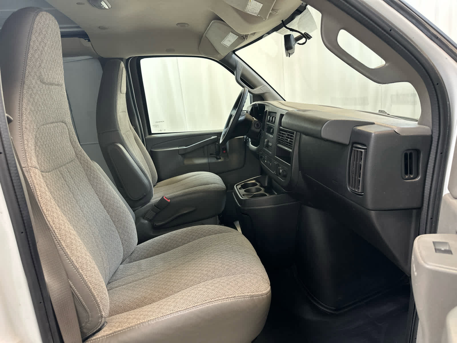 Used 2018 Chevrolet Express 2500 w/ Driver Convenience Package image 13