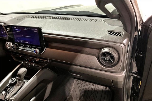 Used 2023 Chevrolet Colorado Trail Boss w/ Technology Package image 28