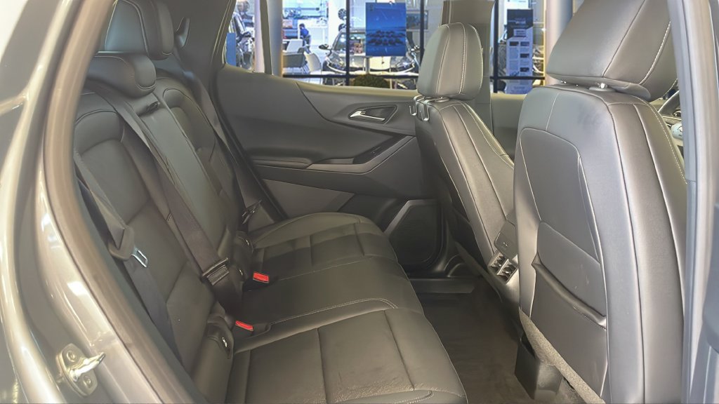 Used 2026 Chevrolet Equinox LT w/ Convenience Package II FWD image 18