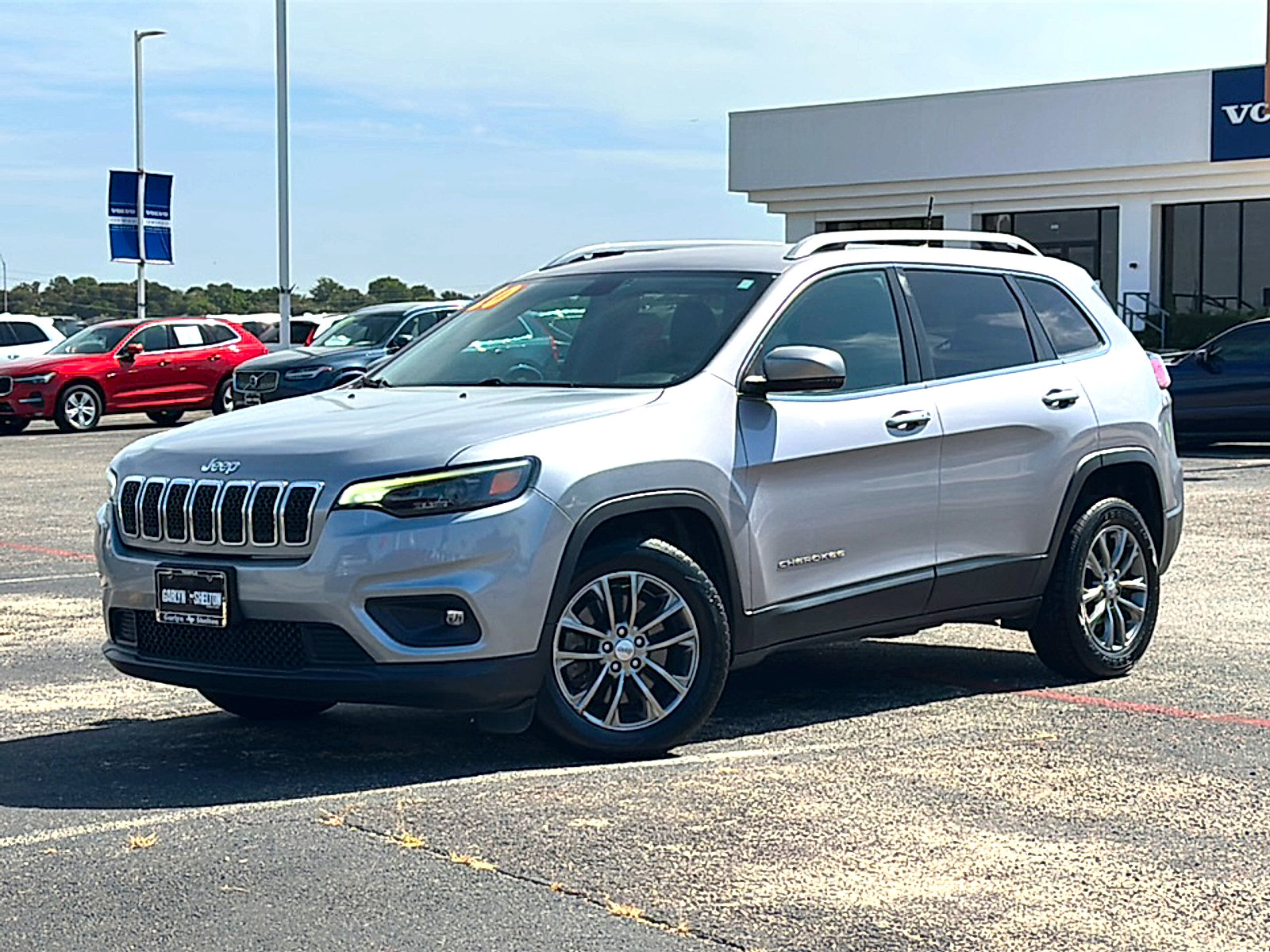 Used 2020 Jeep Cherokee Latitude Plus FWD image 2