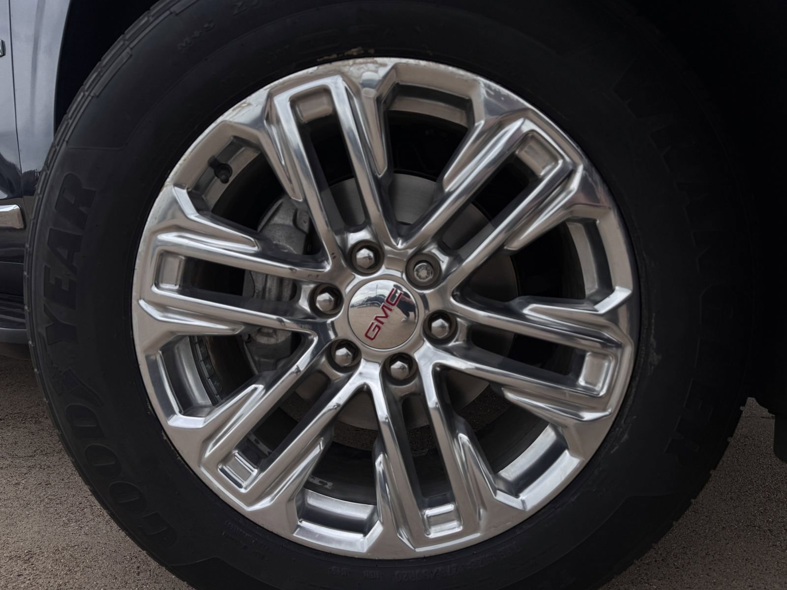 Used 2021 GMC Yukon XL SLT w/ SLT Luxury Package image 11