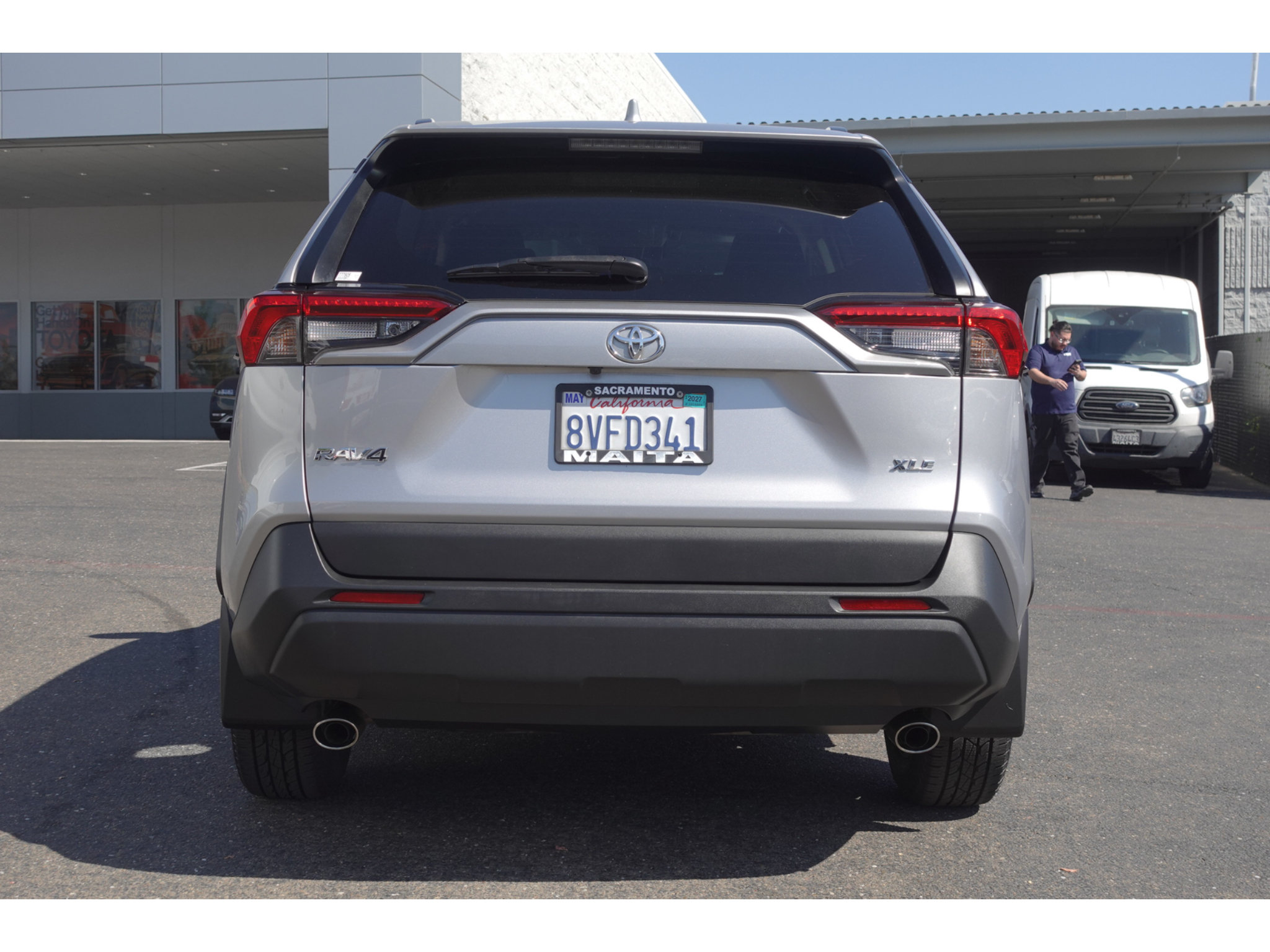 Used 2021 Toyota RAV4 XLE w/ XLE Grade Weather Package FWD image 4