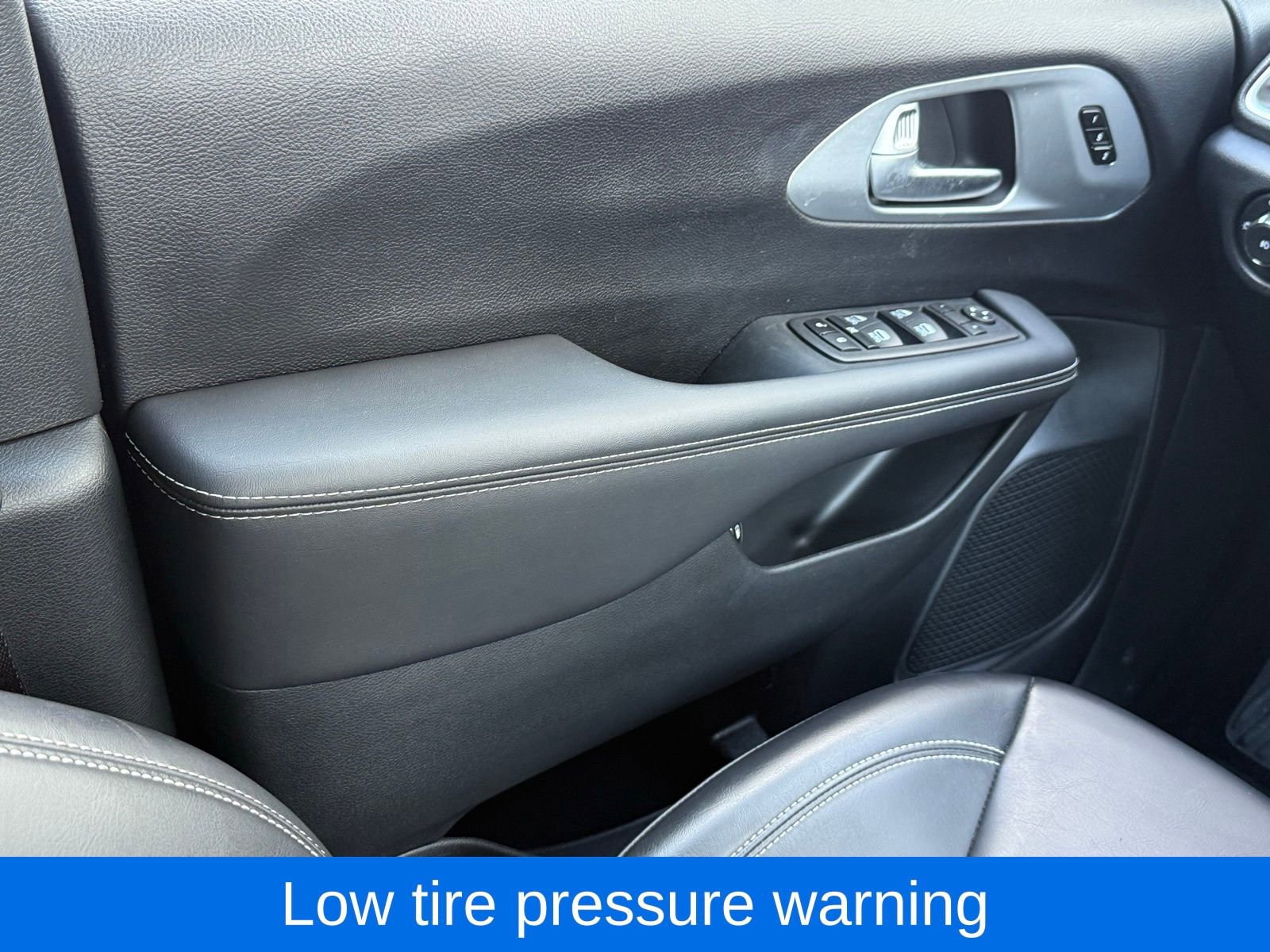 Used 2023 Chrysler Pacifica Touring-L w/ Uconnect Theater Family Group image 43