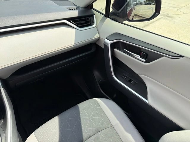 Used 2025 Toyota RAV4 XLE FWD image 20