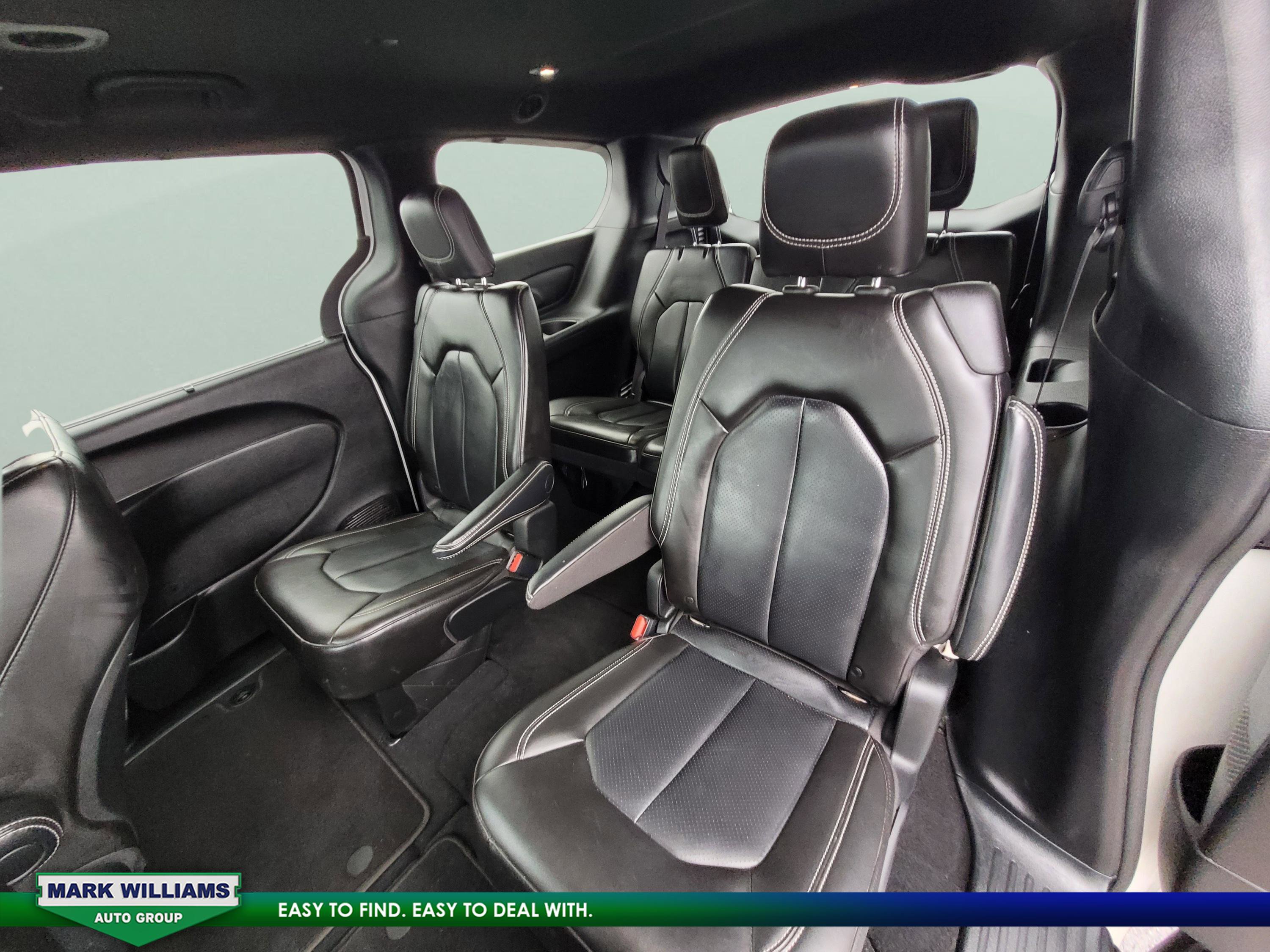 Used 2023 Chrysler Pacifica Touring-L w/ S Appearance Package image 16