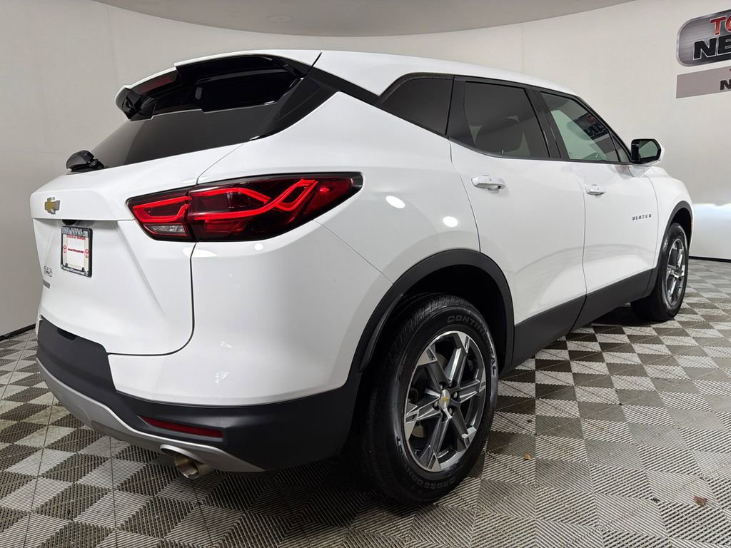 Used 2023 Chevrolet Blazer LT image 3