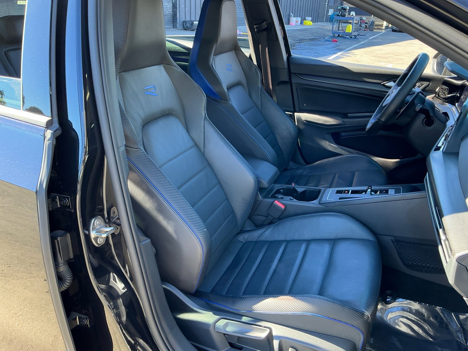 Used 2022 Volkswagen Golf R image 16