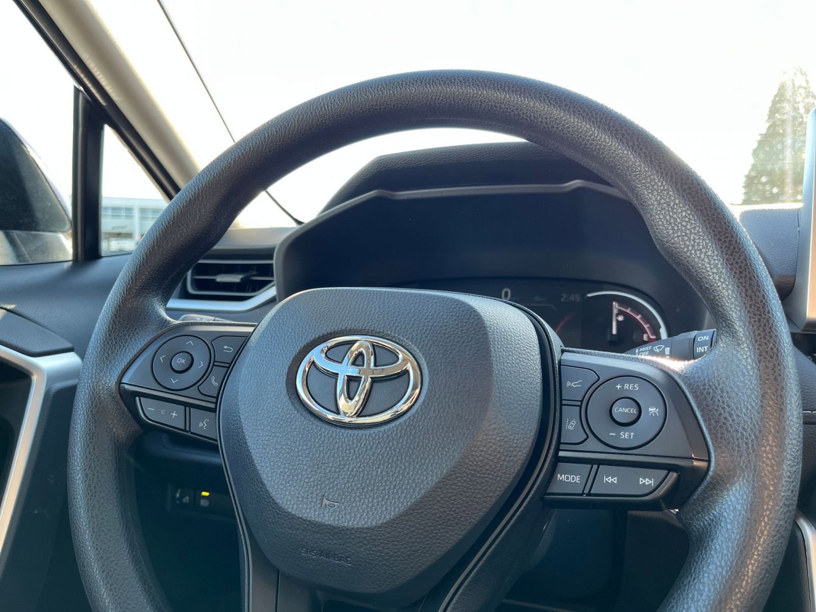 Used 2025 Toyota RAV4 XLE w/ Convenience Package image 30