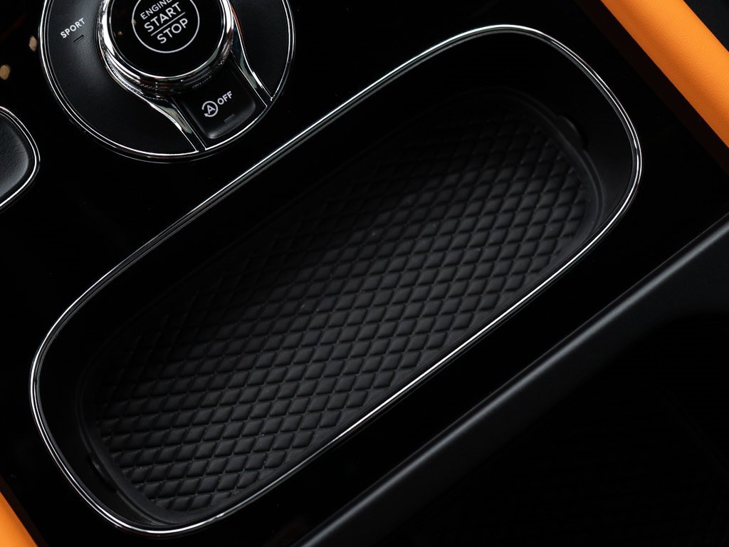 Used 2025 Bentley Bentayga image 34