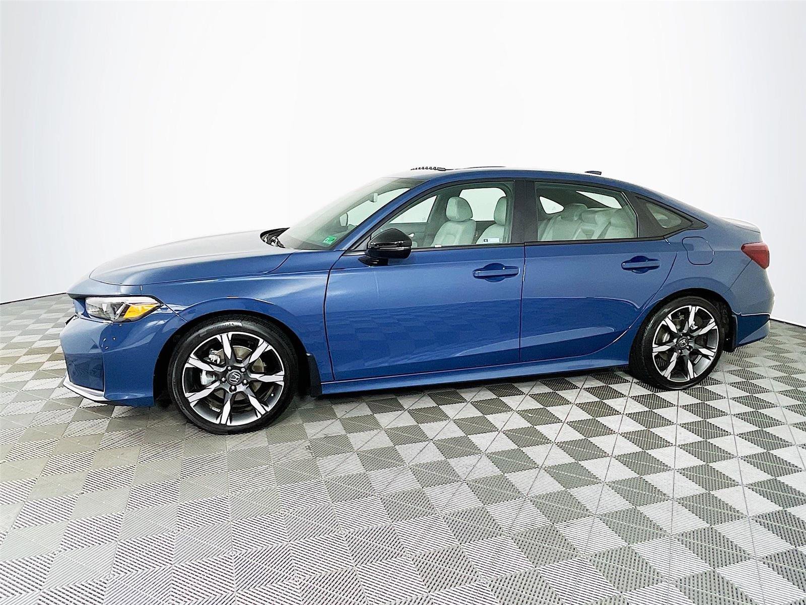 Used 2025 Honda Civic Sport Touring image 4