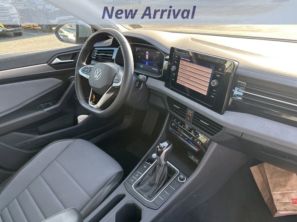 Used 2025 Volkswagen Jetta SE image 6