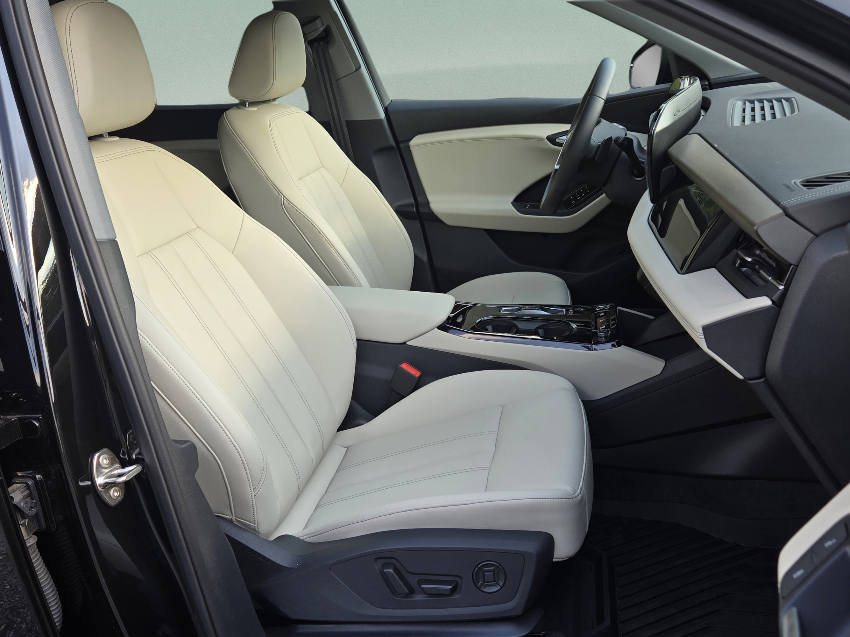 New 2025 Audi Q6 e-tron Premium AWD/4WD image 16