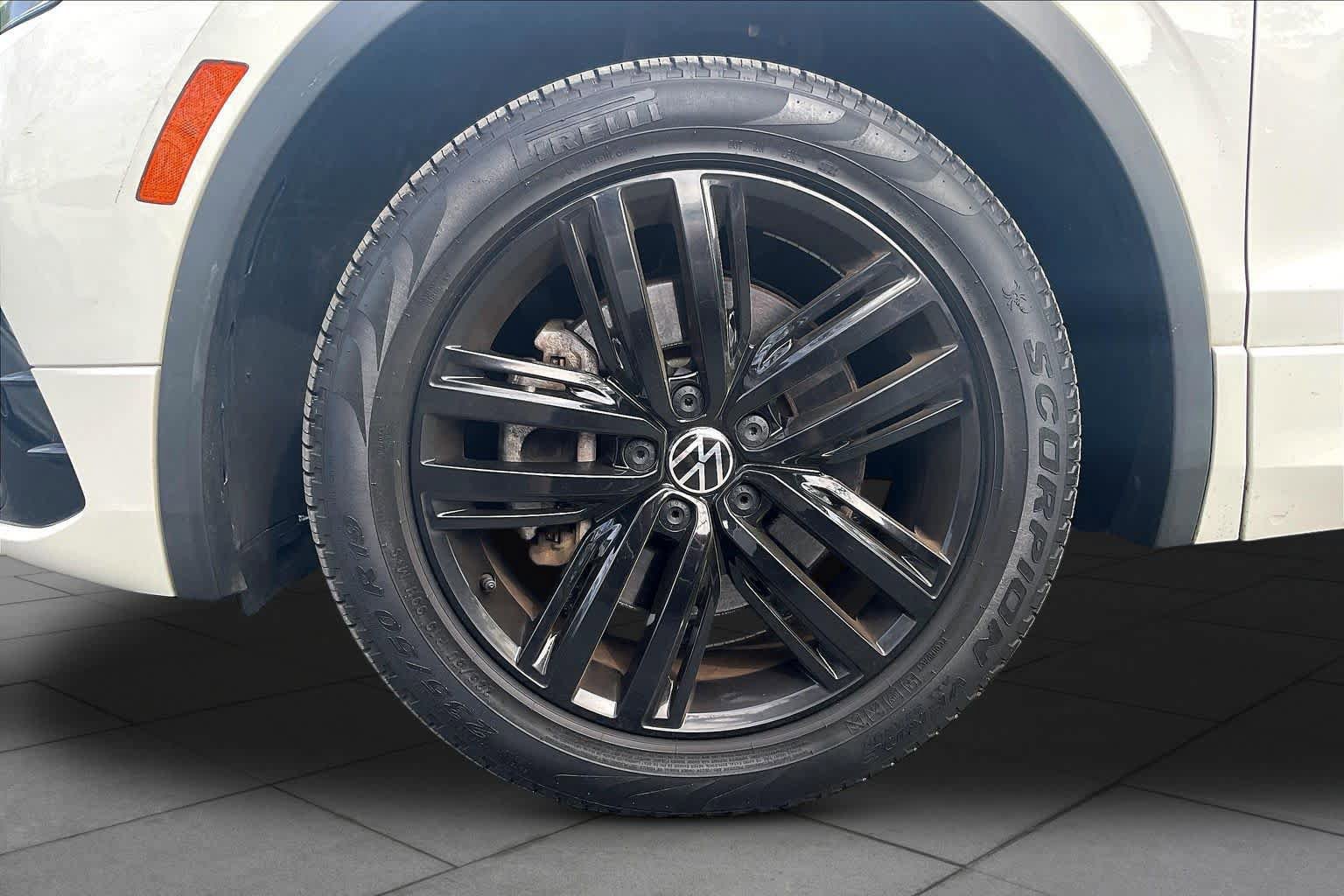 Used 2022 Volkswagen Tiguan SE R-Line AWD/4WD image 10
