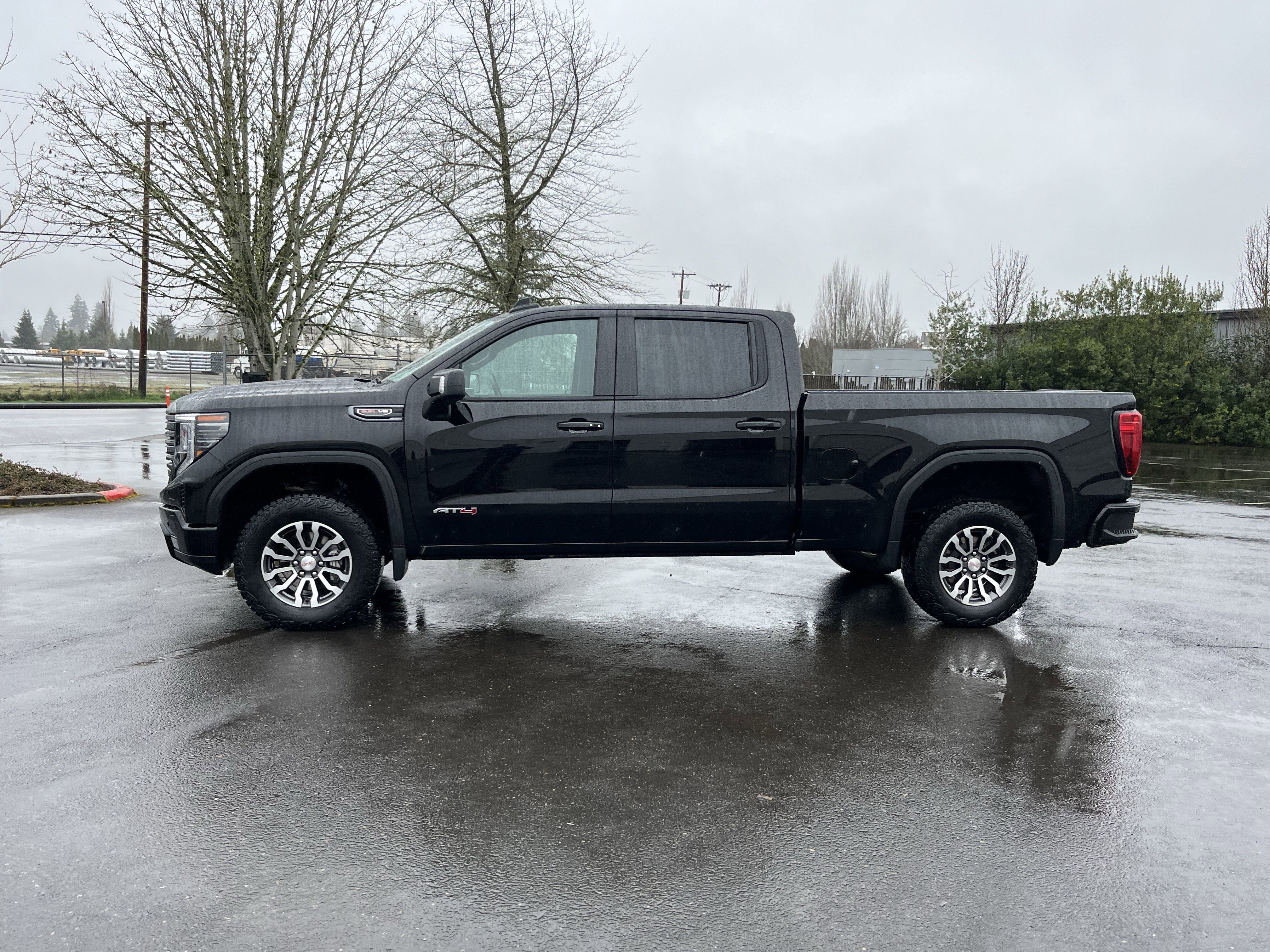 Used 2023 GMC Sierra 1500 AT4 w/ AT4 Preferred Package image 2