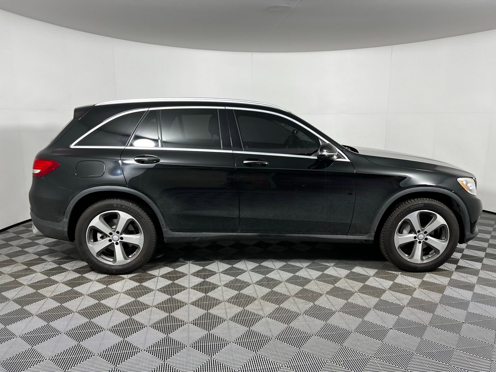 Used 2017 Mercedes-Benz GLC 300 image 4