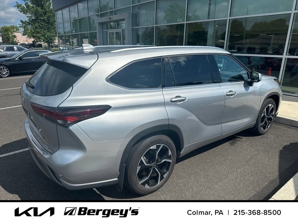 Used 2024 Toyota Highlander Platinum AWD/4WD image 6