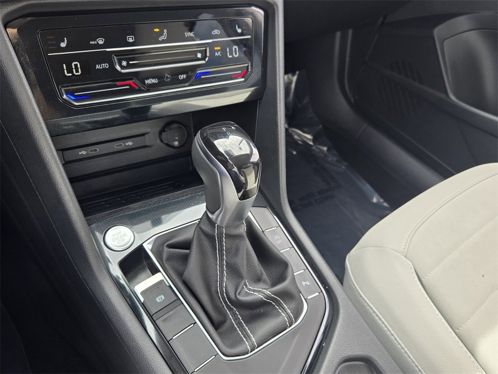 Certified 2025 Volkswagen Taos SE image 21