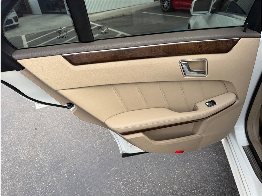 Used 2010 Mercedes-Benz E 350 4MATIC Sedan image 31