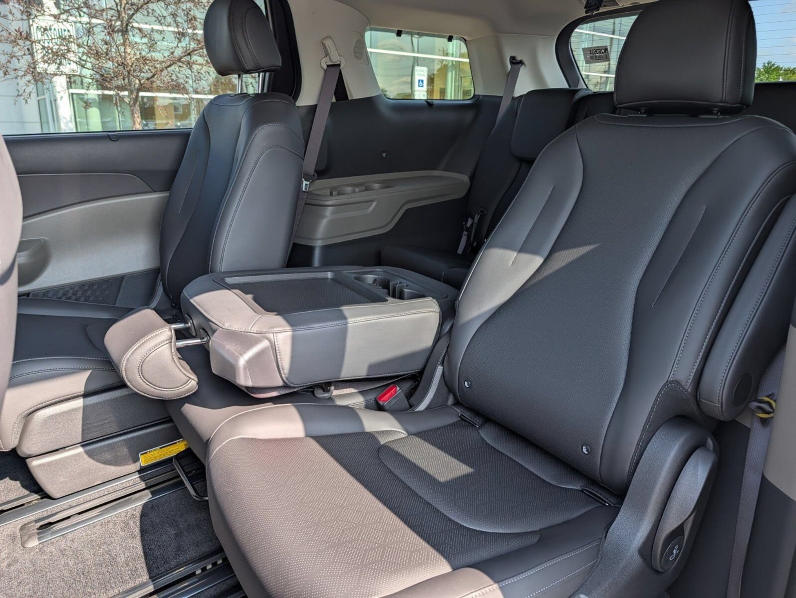 New 2026 Kia Carnival EX FWD image 24