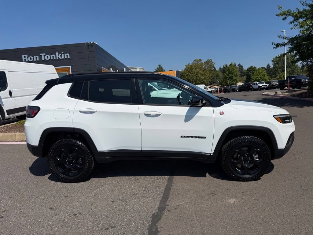 Used 2024 Jeep Compass Trailhawk w/ Trailhawk Elite Group AWD/4WD image 8