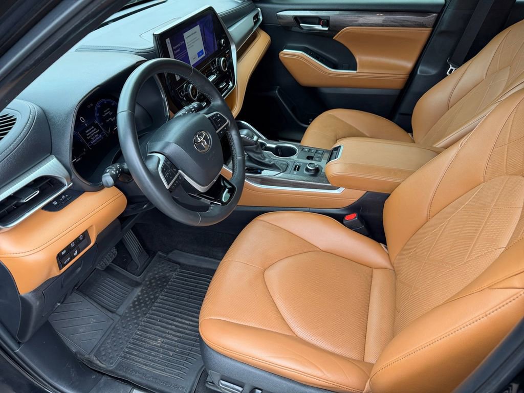 Used 2024 Toyota Highlander Platinum image 10