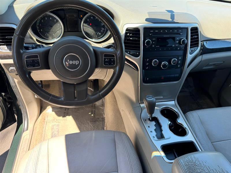 Used 2011 Jeep Grand Cherokee Laredo AWD/4WD image 2