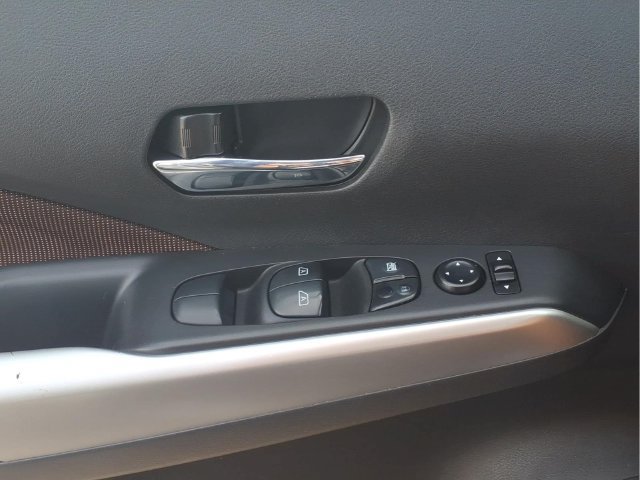 Used 2020 Nissan Kicks SR FWD image 14