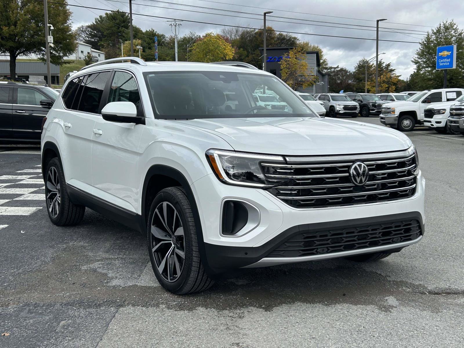 Used 2025 Volkswagen Atlas SEL image 1