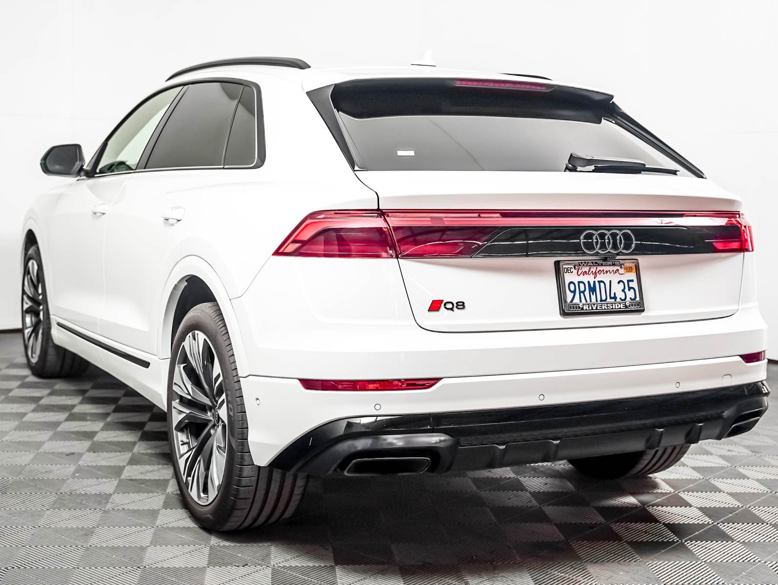 Certified 2025 Audi Q8 Prestige AWD/4WD image 2
