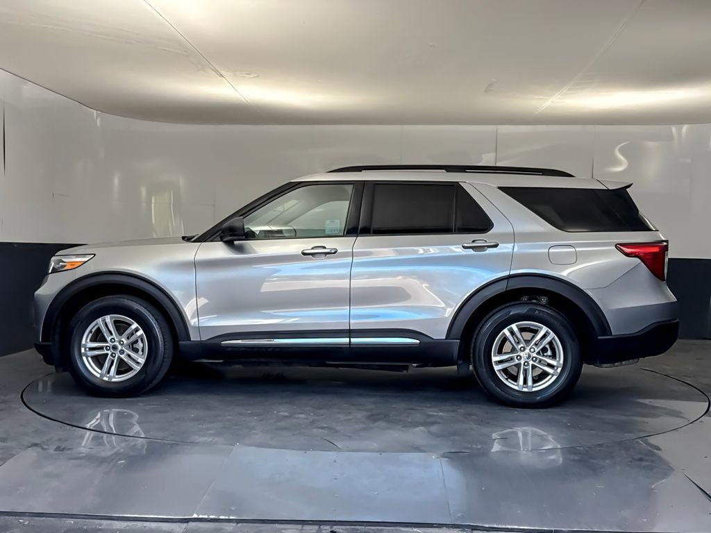 Used 2021 Ford Explorer XLT w/ Equipment Group 202A AWD/4WD image 6