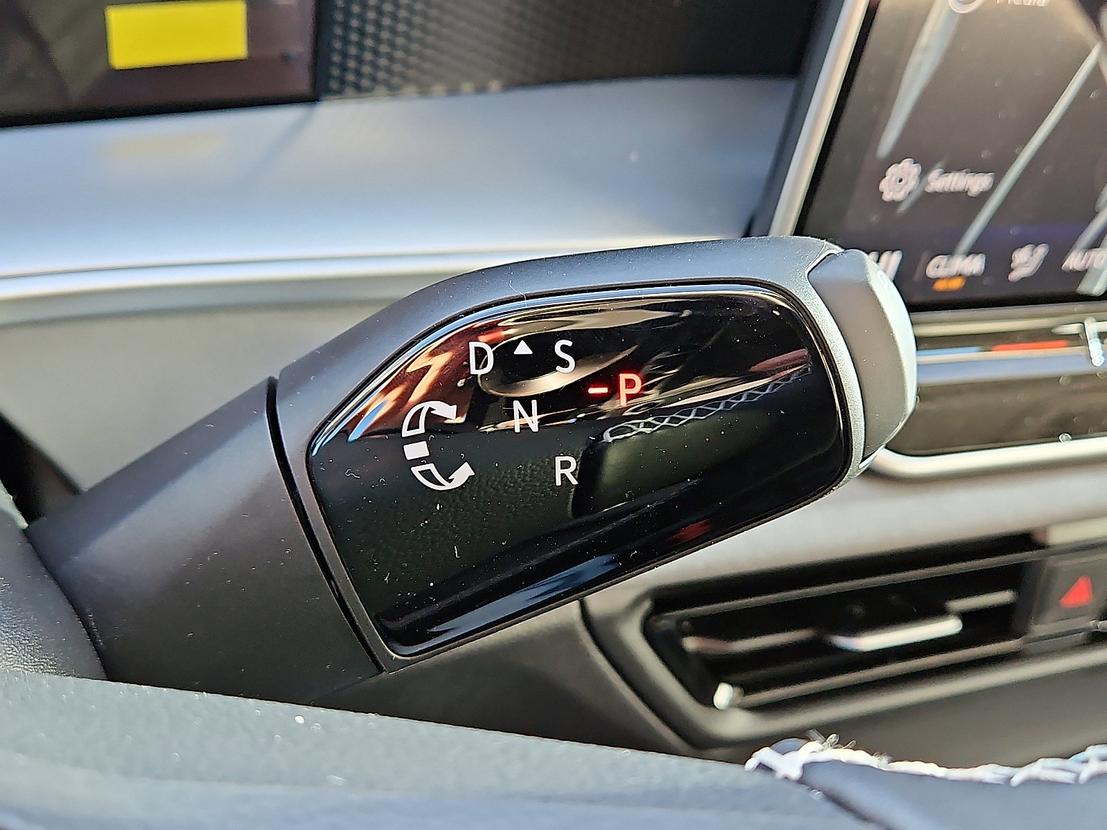 New 2026 Volkswagen Tiguan SE image 19