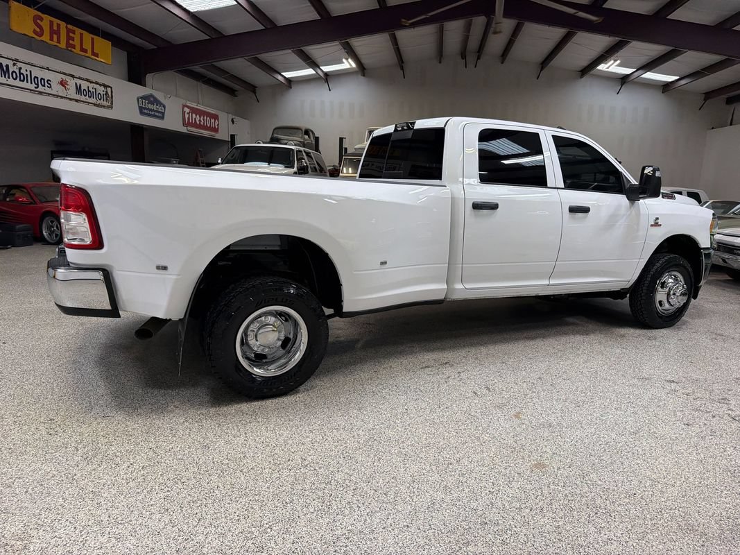 Used 2024 RAM 3500 Tradesman w/ Chrome Appearance Group AWD/4WD image 8
