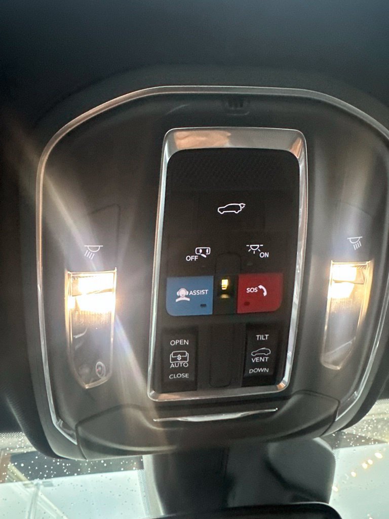 Used 2023 Jeep Grand Cherokee Altitude AWD/4WD image 19
