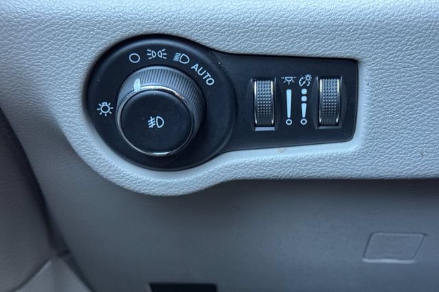 Used 2022 Chrysler Pacifica Touring-L FWD image 43