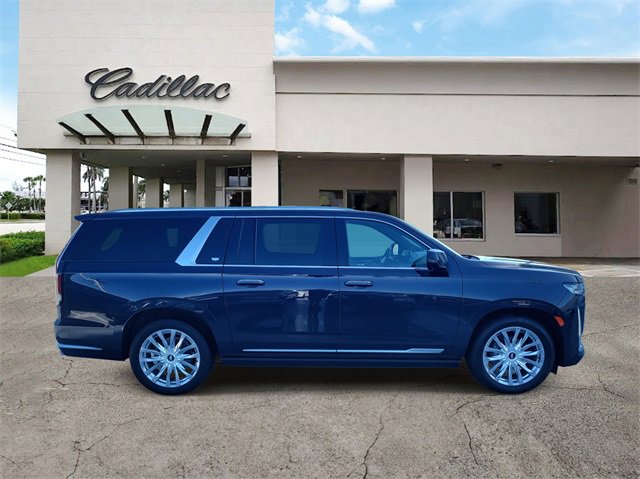 Certified 2022 Cadillac Escalade ESV Premium Luxury w/ Performance Package image 6