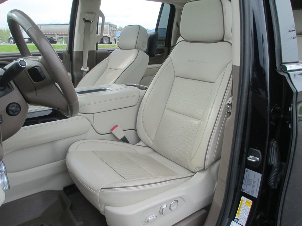 Used 2021 GMC Yukon XL Denali w/ Denali Ultimate Package image 23