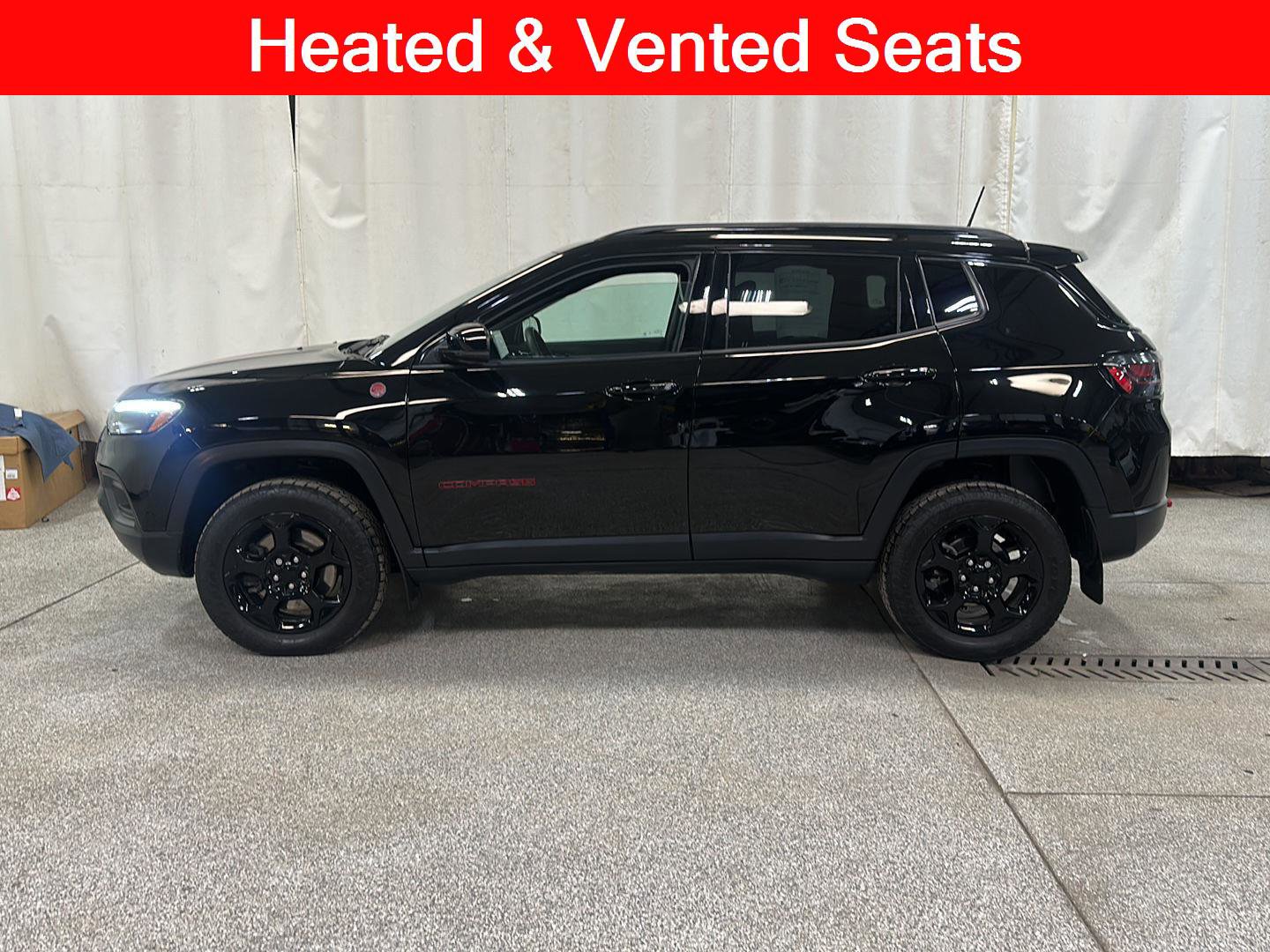 Used 2023 Jeep Compass Trailhawk w/ Trailhawk Elite Group AWD/4WD image 2