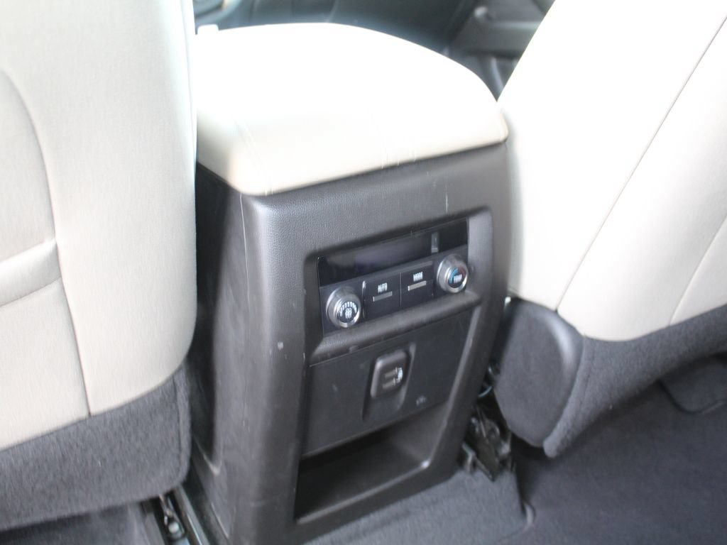 Used 2022 Chevrolet Traverse LT FWD image 12
