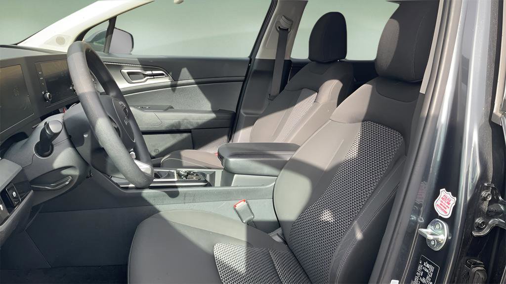 Used 2024 Kia Sportage LX image 16