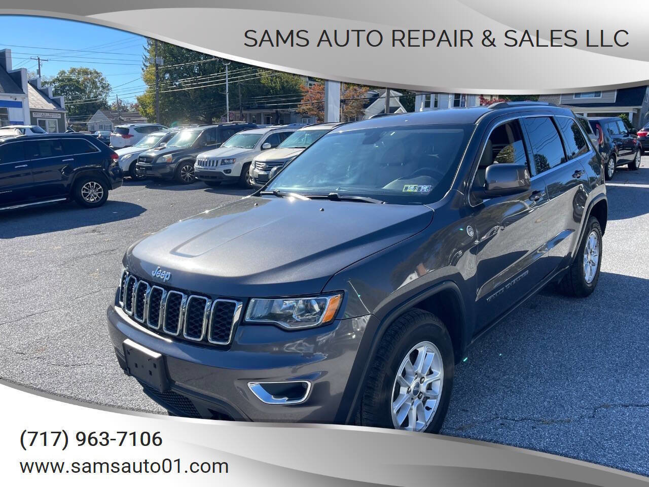 Used 2019 Jeep Grand Cherokee Laredo image 1