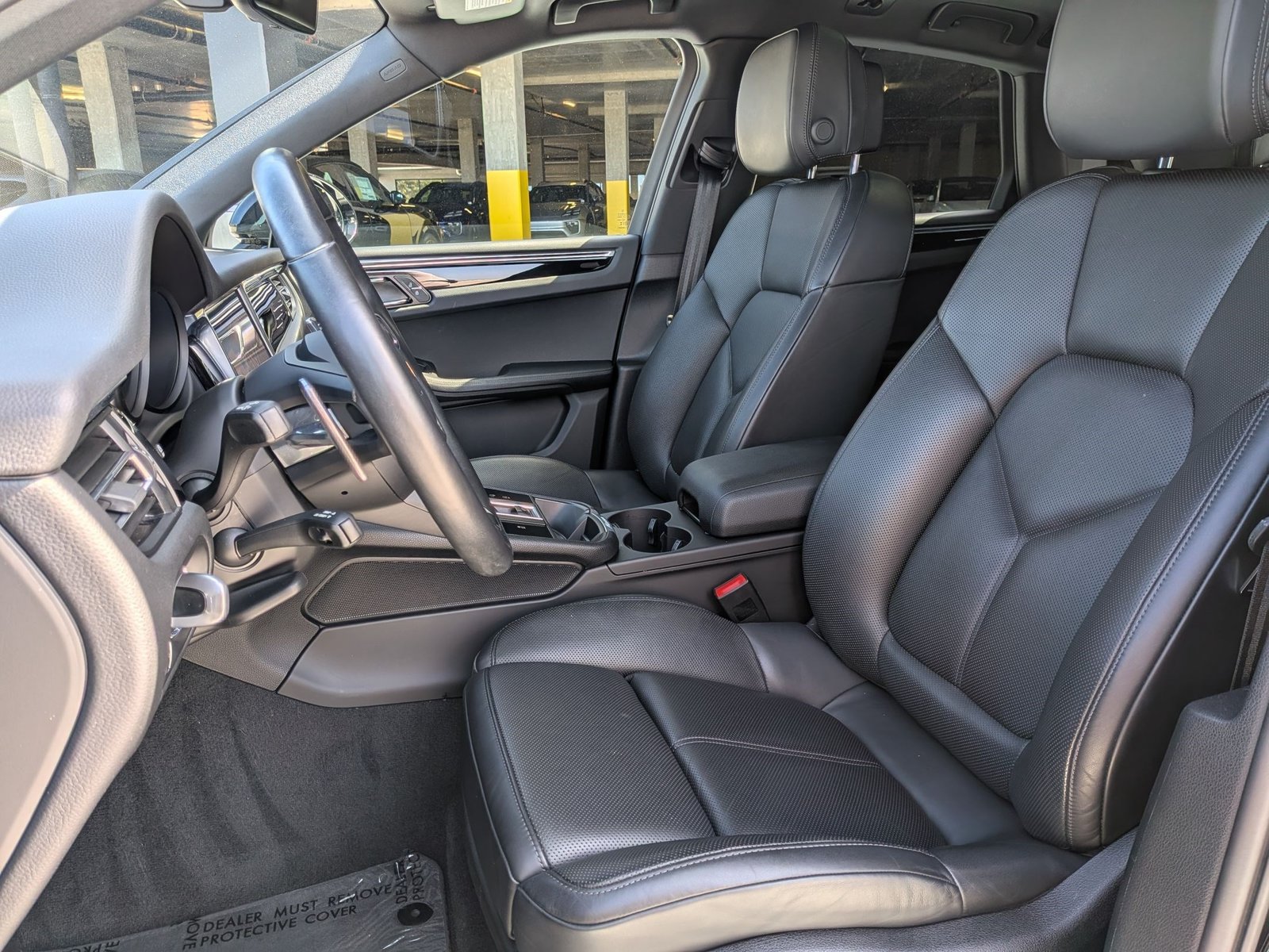 Certified 2024 Porsche Macan AWD/4WD image 5