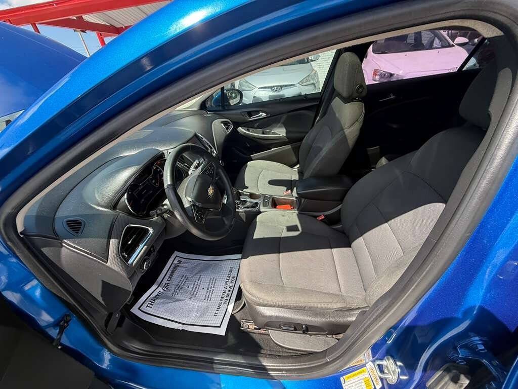Used 2017 Chevrolet Cruze LT w/ Sun And Sound Package FWD image 18
