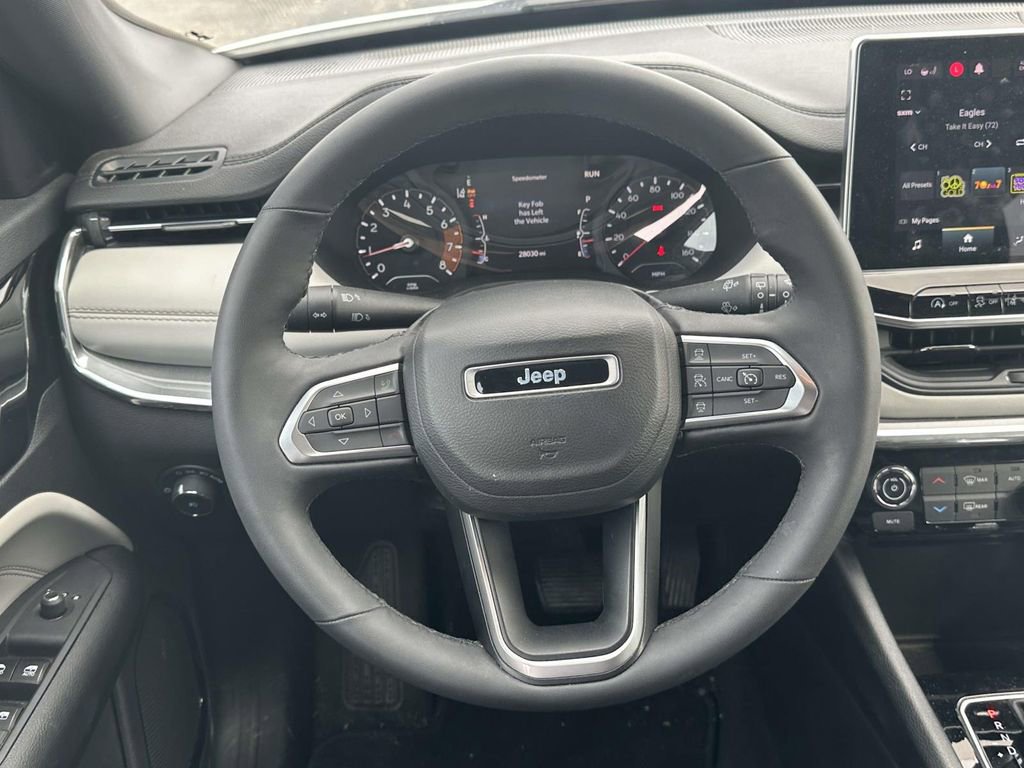 Used 2023 Jeep Compass Limited image 15