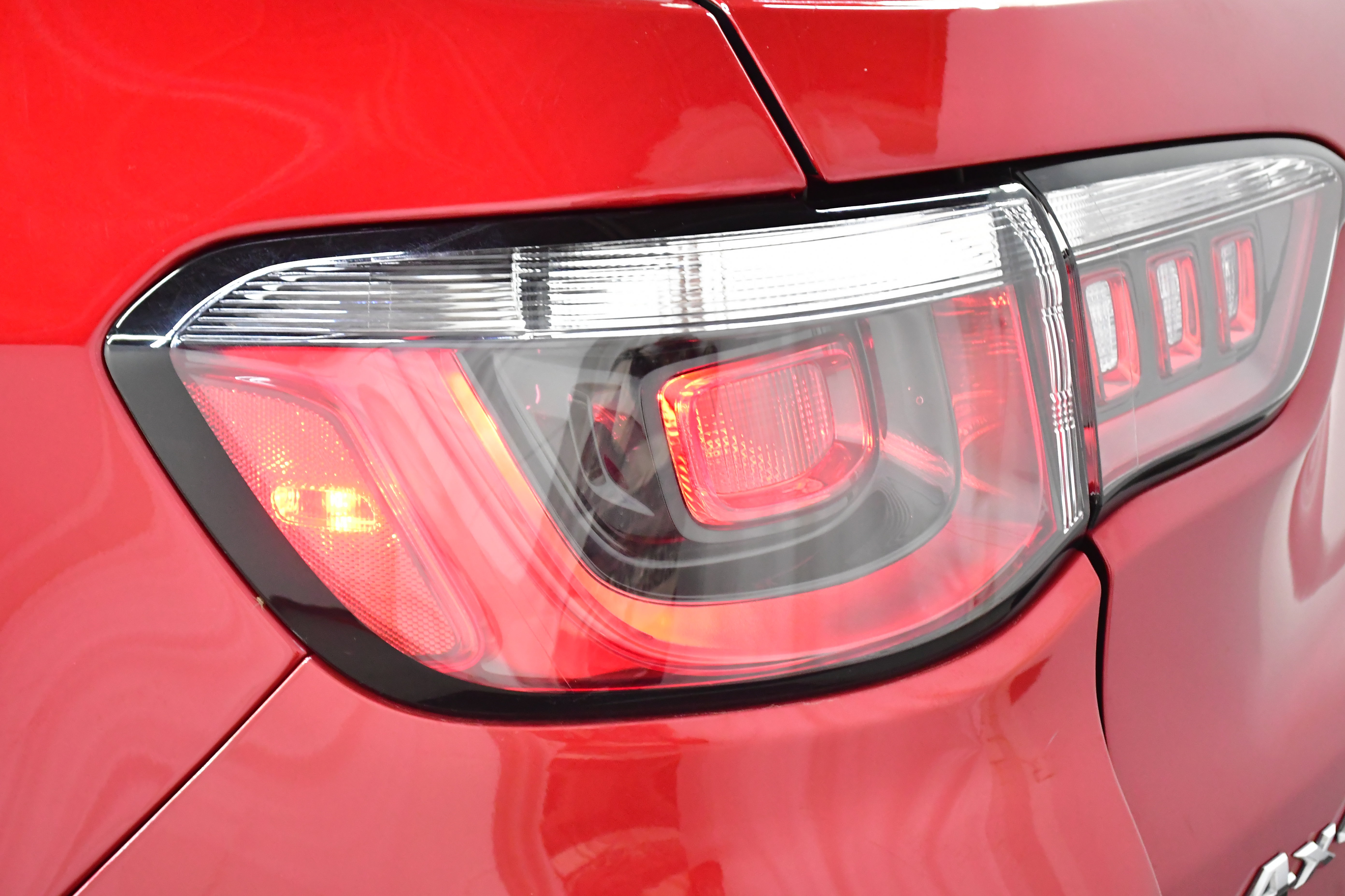 Used 2025 Jeep Compass Limited image 34