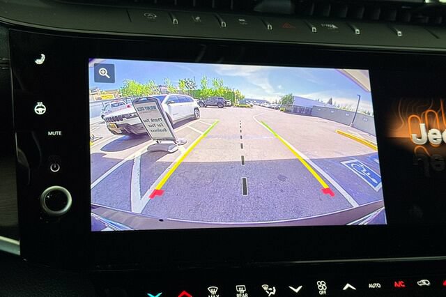 New 2026 Jeep Grand Cherokee Limited w/ Limited Altitude Package AWD/4WD image 17