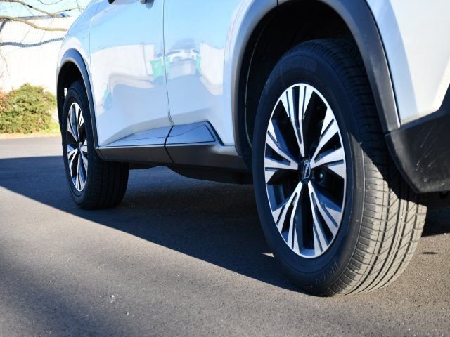 Used 2023 Nissan Rogue SV image 9