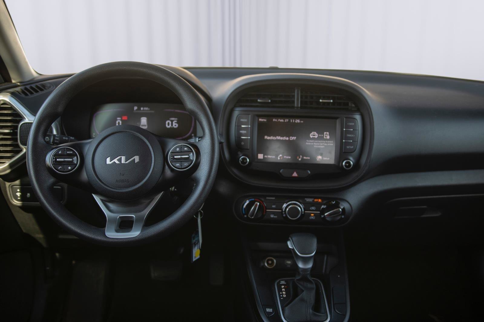Used 2023 Kia Soul LX FWD image 3