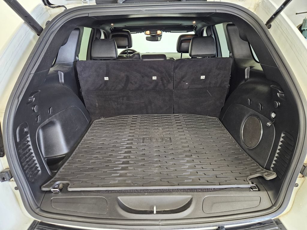 Used 2021 Jeep Grand Cherokee Altitude AWD/4WD image 7