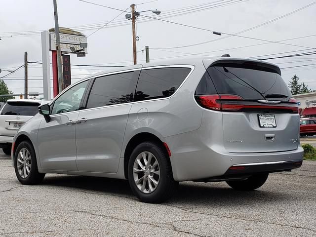 New 2026 Chrysler Pacifica Limited AWD/4WD image 3