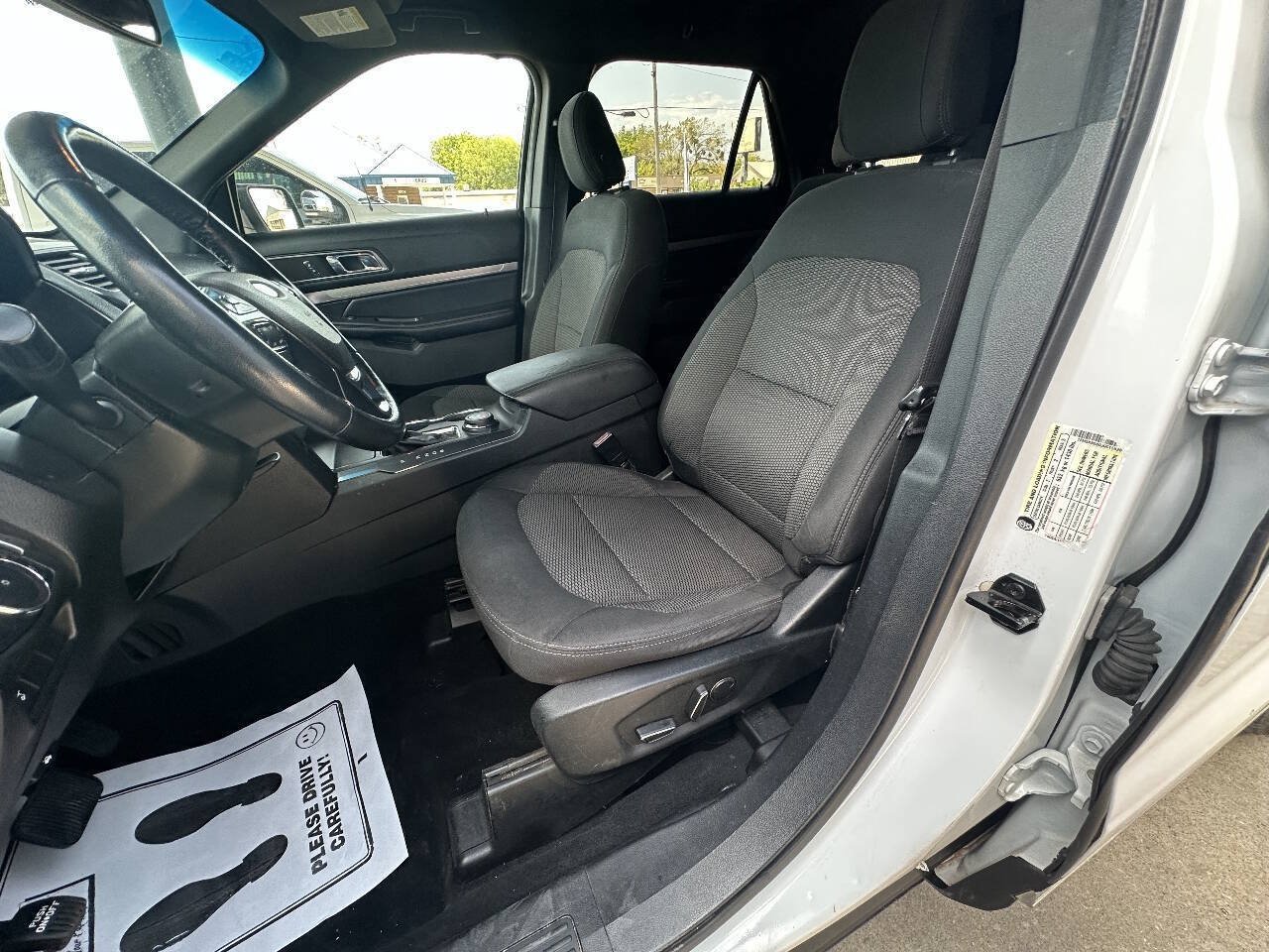 Used 2018 Ford Explorer XLT w/ Equipment Group 201A AWD/4WD image 16